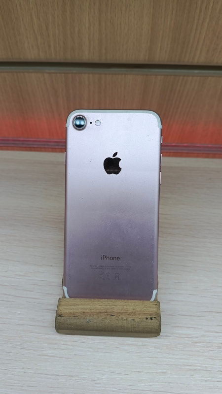 Мобильный телефон Apple iPhone 7