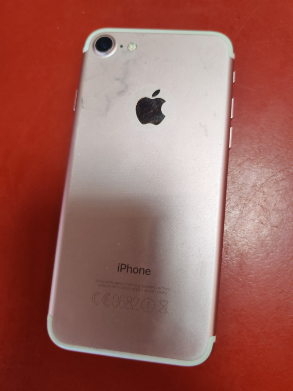 Мобильный телефон Apple iPhone 7
